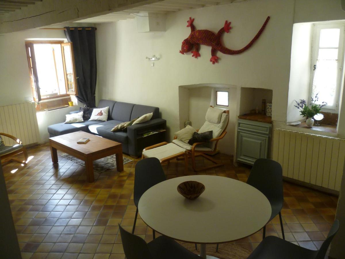 Une Maison Dans Le Village Ribiers Luaran gambar